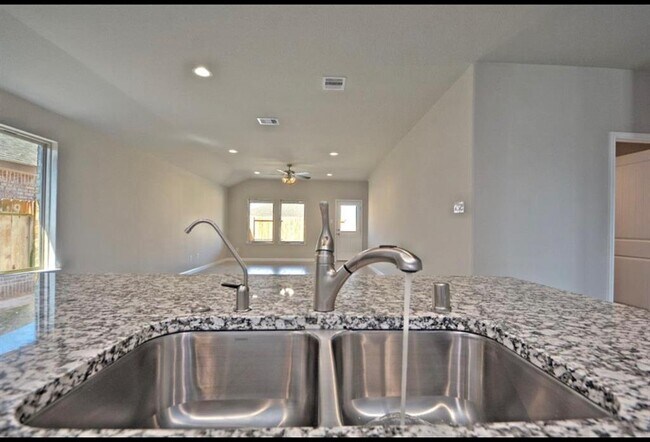 Photo - 7535 Keystone Blossom Trl