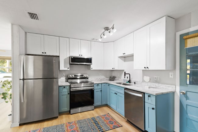 Photo - 2800 47th St S