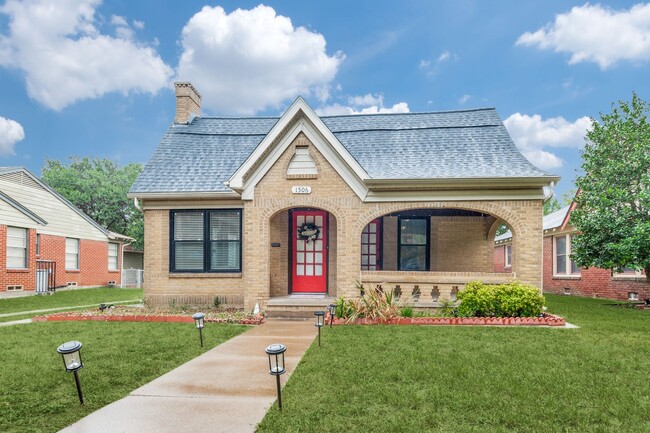 3 Bedroom Tudor in Oak Cliff - 3 Bedroom Tudor in Oak Cliff Casa