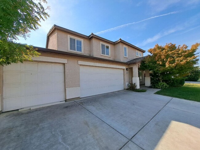 Photo - Beautiful 4 Bedroom House Ready To Call Home!