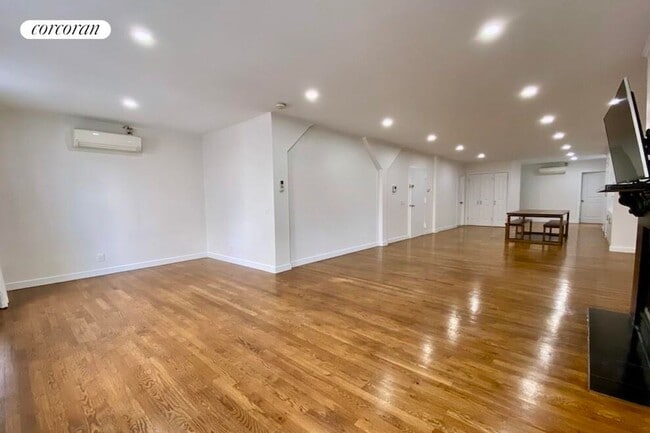 Building Photo - 59 Grand St Rental