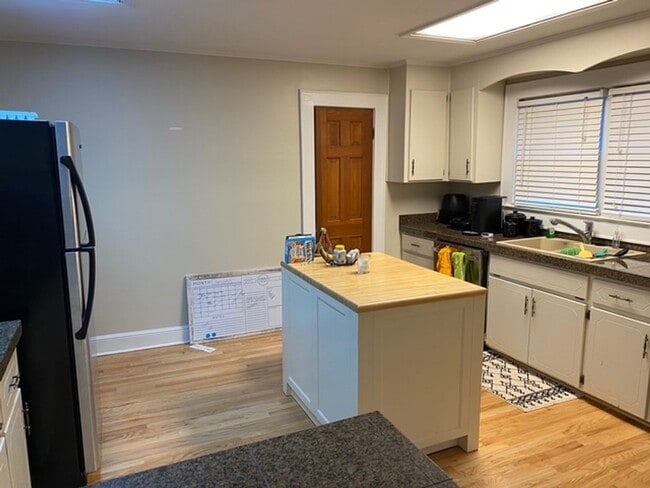 Photo - 3 Bedroom 2.5 Bath Townhome in Downtown Gr...