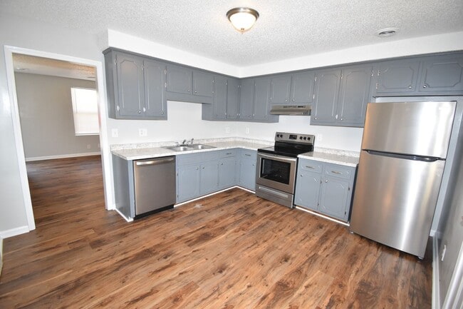 Building Photo - 3276 Tower Dr Unit B