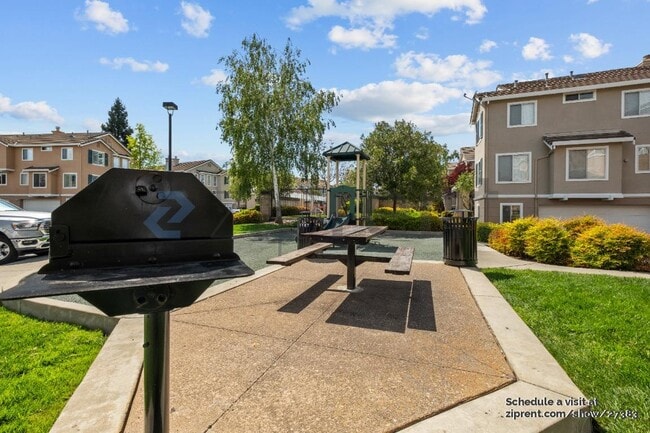 Photo - 2018 Swan St