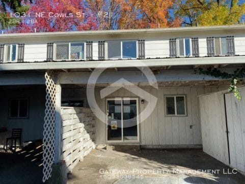 Building Photo - 1031 NE Cowls St