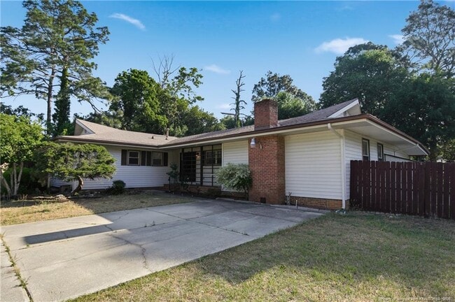 Building Photo - 1829 Martindale Dr