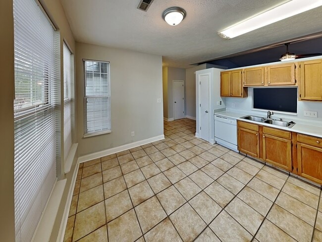 Photo - 6011 Tybalt Cir