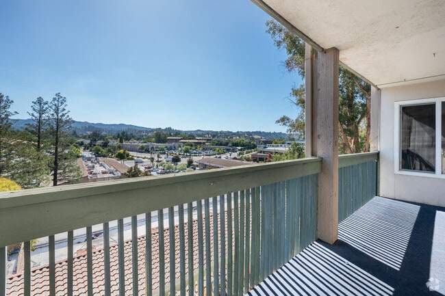 2BR, 2BA - 1000SF