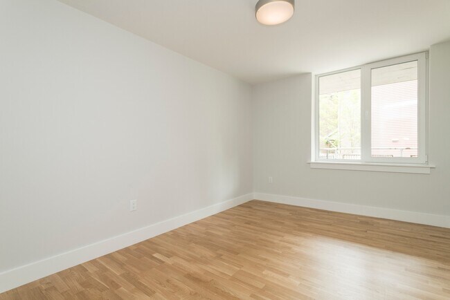 325 Harvard St Unit 4