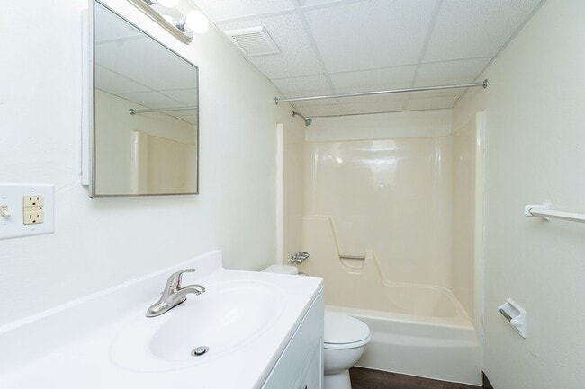 Photo - Landmark Apartments