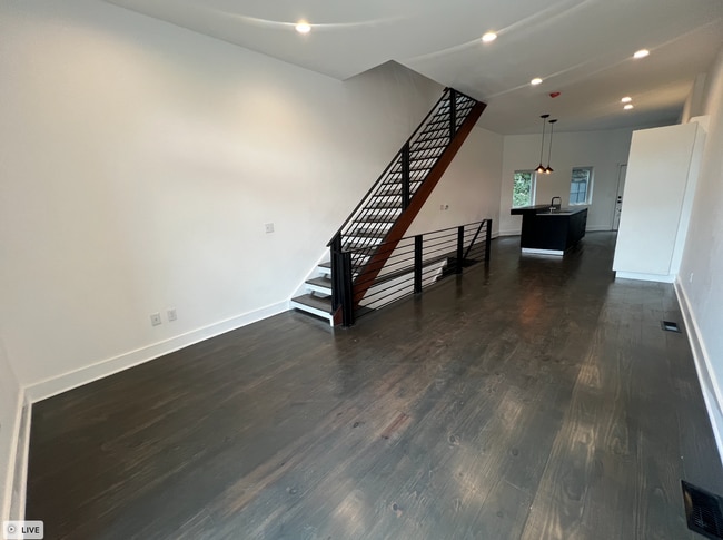 Photo - Edgy 3 Bedroom 2 Bathroom Stunning House