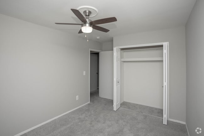 3BR, 2.5BA - 1,400 SF
