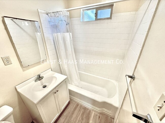 31 W Market St