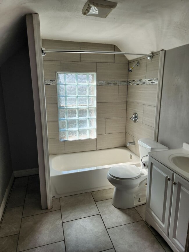 Photo - Great 3 Bed 2 Bath for Rent