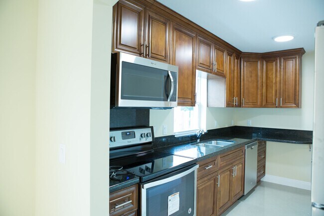 Photo - 5815 Lincoln St Unidad B