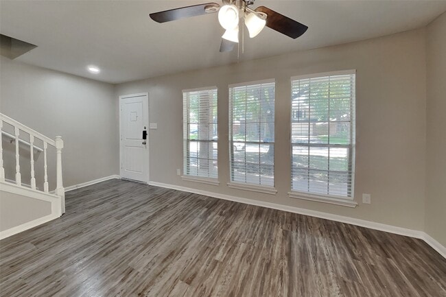Photo - 1227 Caraquet Dr