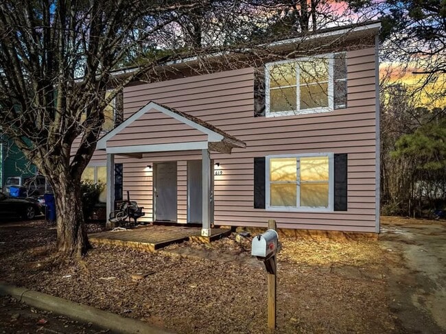 Building Photo - 614 Hilltop Dr Rental