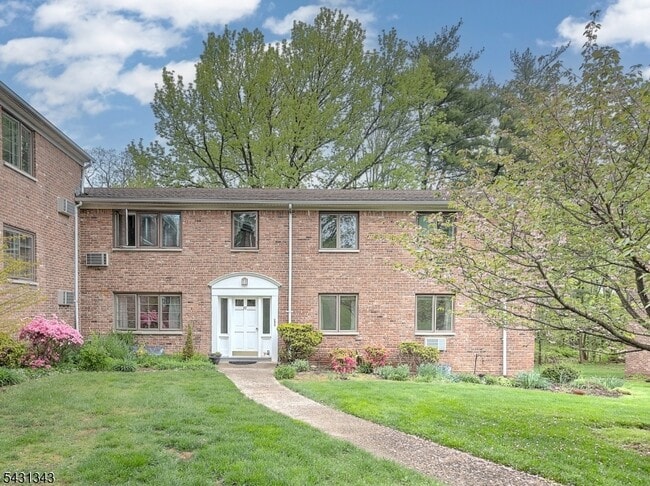 Building Photo - 57 Troy Dr