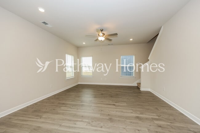 Photo - 2408 Nabali Wy