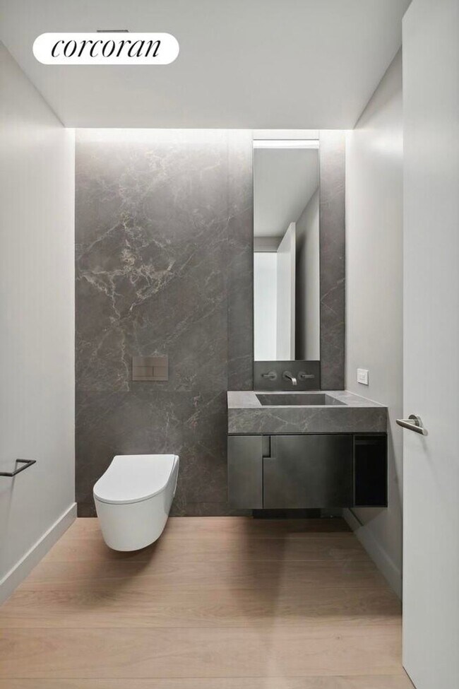 Photo - 555 W 22nd St