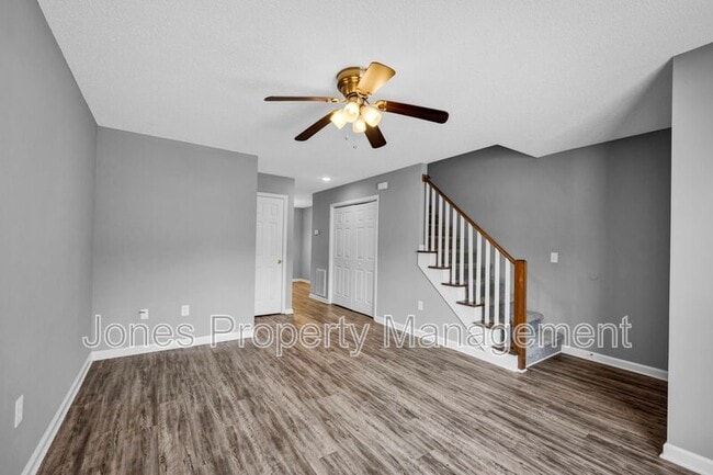 Photo - 134 Aaron Pl NW