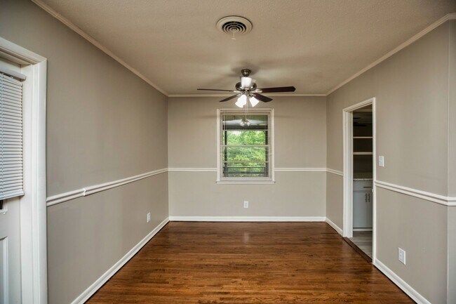 Photo - ** 3 bed 2 bath located in Forrest Hills ** Call 334-366-9198 to schedule a self showing