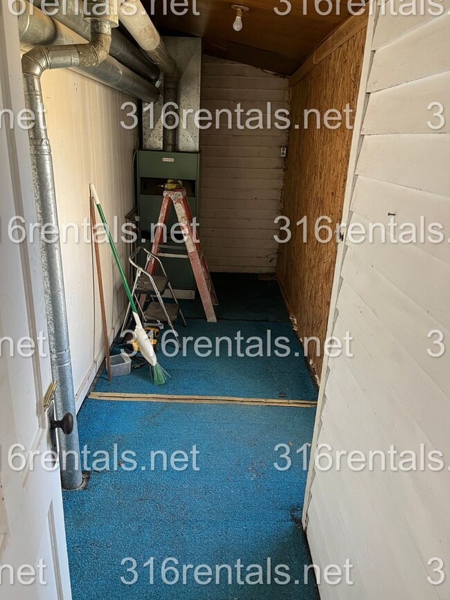 Building Photo - $795 - 2 bed 1 bath - Single Family Home