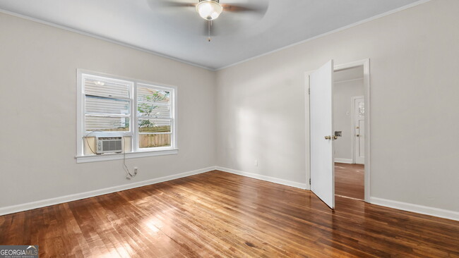 Photo - 1147 Broad St