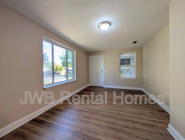 Photo - 4802 Appleton Ave