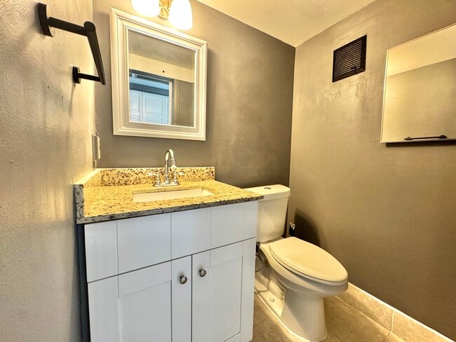 Photo - 249 Newport P Unidad 249