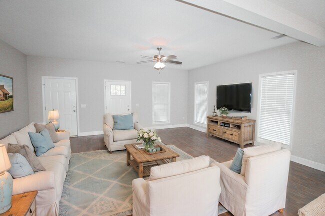 Photo - 605 Sugar Maple Dr