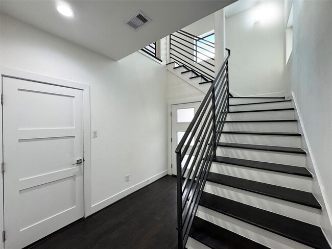 Photo - 2905 Gillespie St