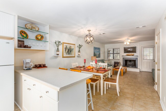 Abierto en el área de estar - 1498 Demere Rd