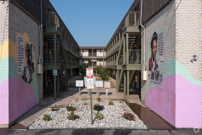 Courtyard - Terrace Gardens