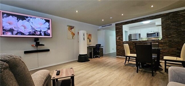 Photo - 2965 Pharr Ct S Northwest Unit 316