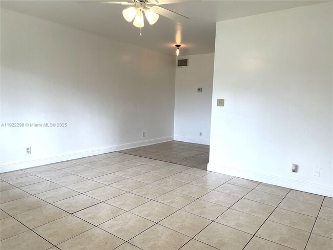 Photo - 2121 NE 40th Ct Unit 2