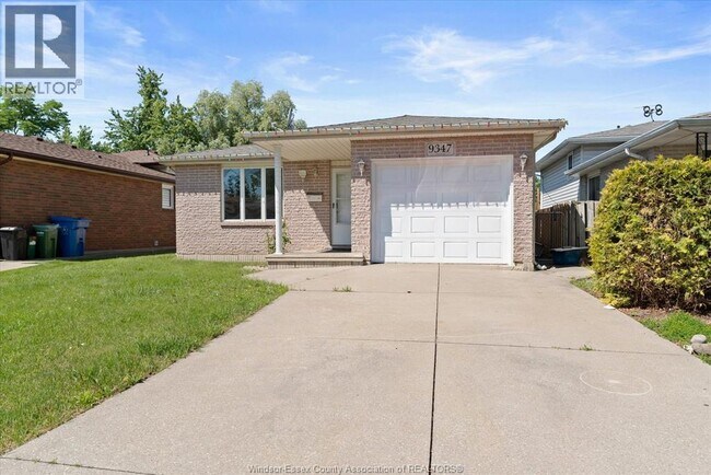 Photo - 9347 Tamarack St