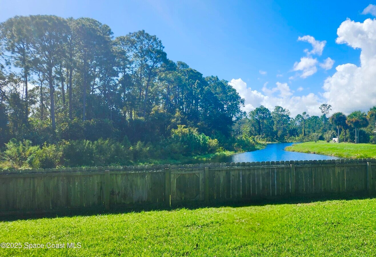 Photo - 449 Alison St