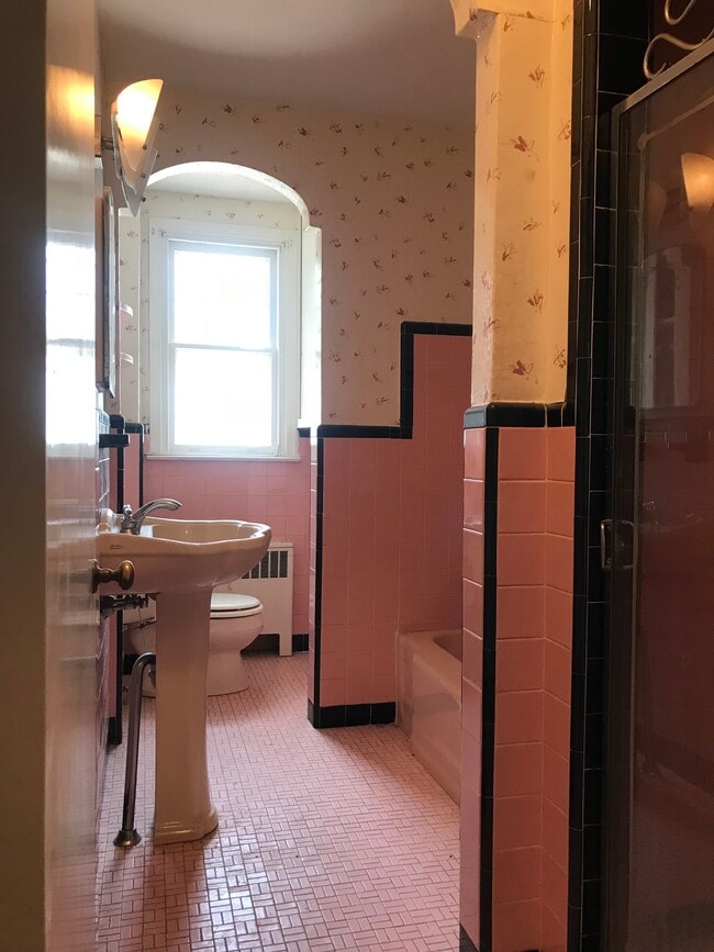 Building Photo - 2444 N 50th St Unit #2 Rental