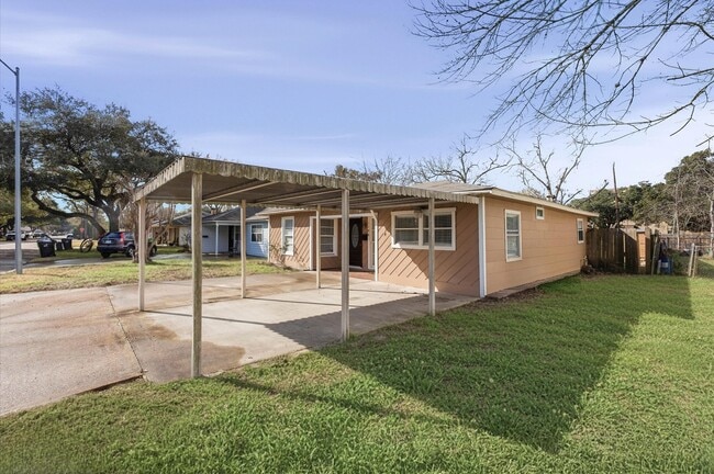 Photo - 1108 Georgina St