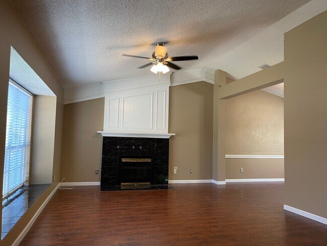 Photo - Gorgeous 3 Bedroom House for rent in Grape...