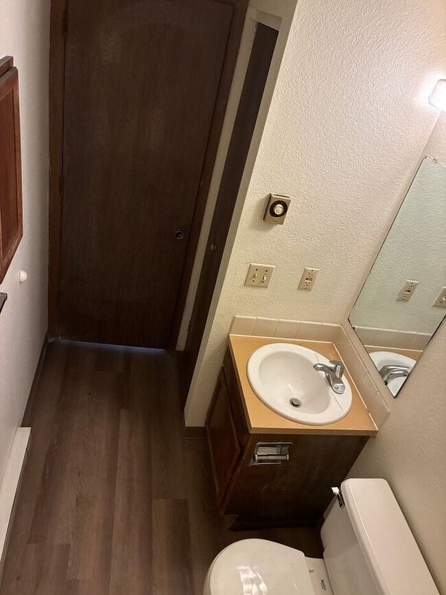 Photo - Cozy 2 Bed/1 Bath Apartment in North Lovel...