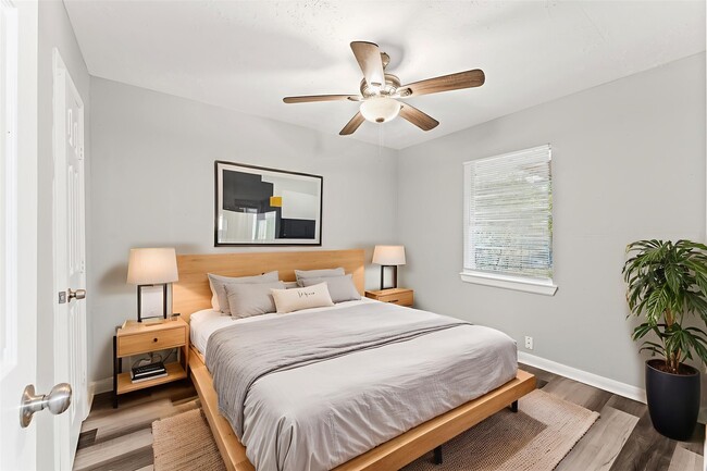 Photo - 3034 Akard St