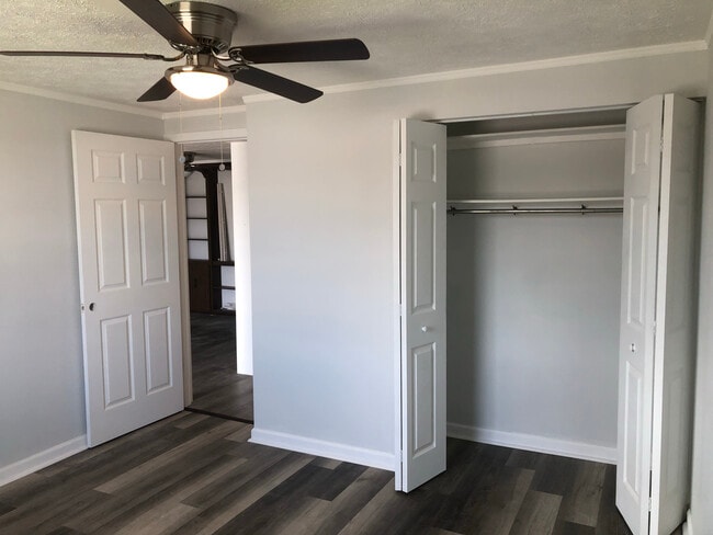 Photo - Lamplight Court Apartments