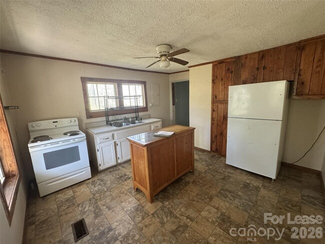 Photo - 1410 Dillard Ln