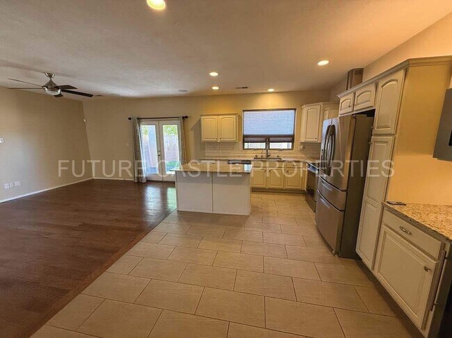 Photo - 1771 Band Saw Pl N W