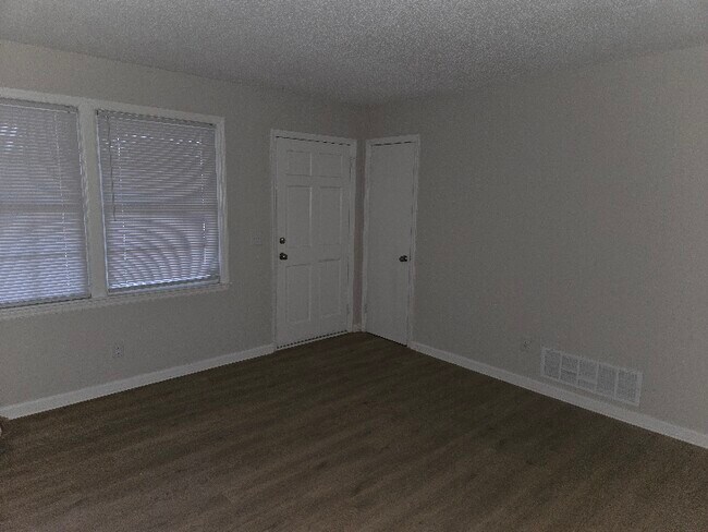 Photo - 2114 Apple Valley Rd