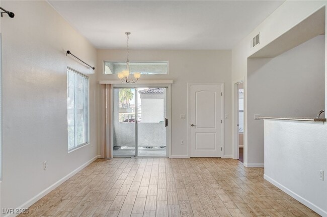 Building Photo - 2305 W Horizon Ridge Pkwy Unit 1914 Rental
