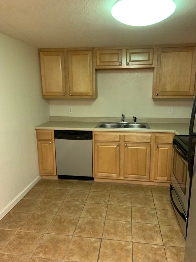 Photo - 211 Willey St