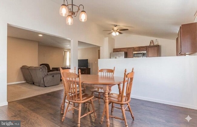 Photo - 1375 Lesher Ave
